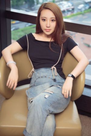 欧美黄色晚礼服_BD英语日韩电影在线