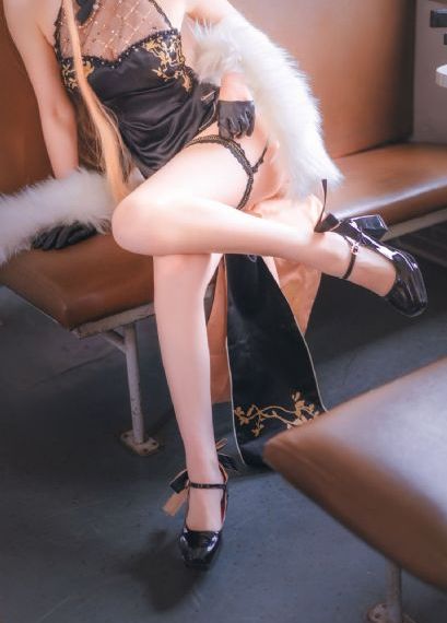 欧美女鞋海报_720超清在线观看
