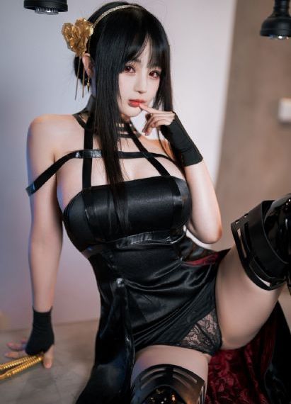 欧美黑白马甲线头像_4K电影免费在线